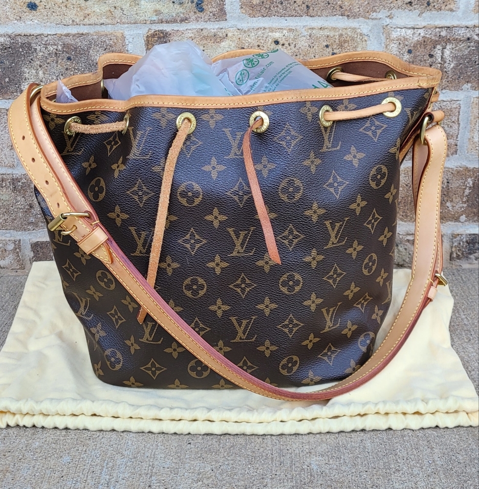 SOLD LOUIS VUITTON  Pettit Noe